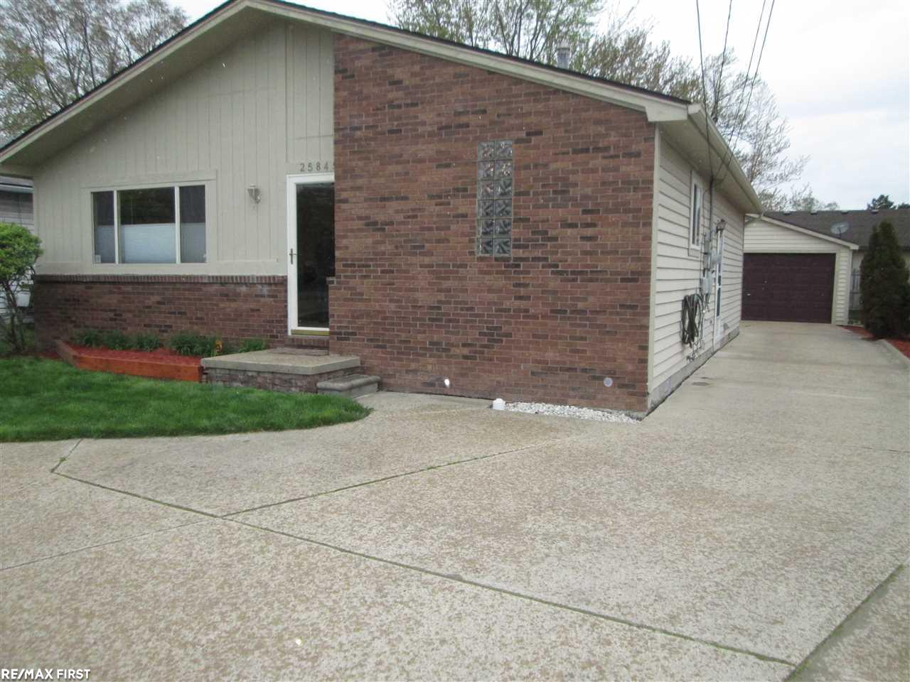 25845 South River Road Harrison Township, MI 48045 - Photo 1 of 16 31379424.JPG