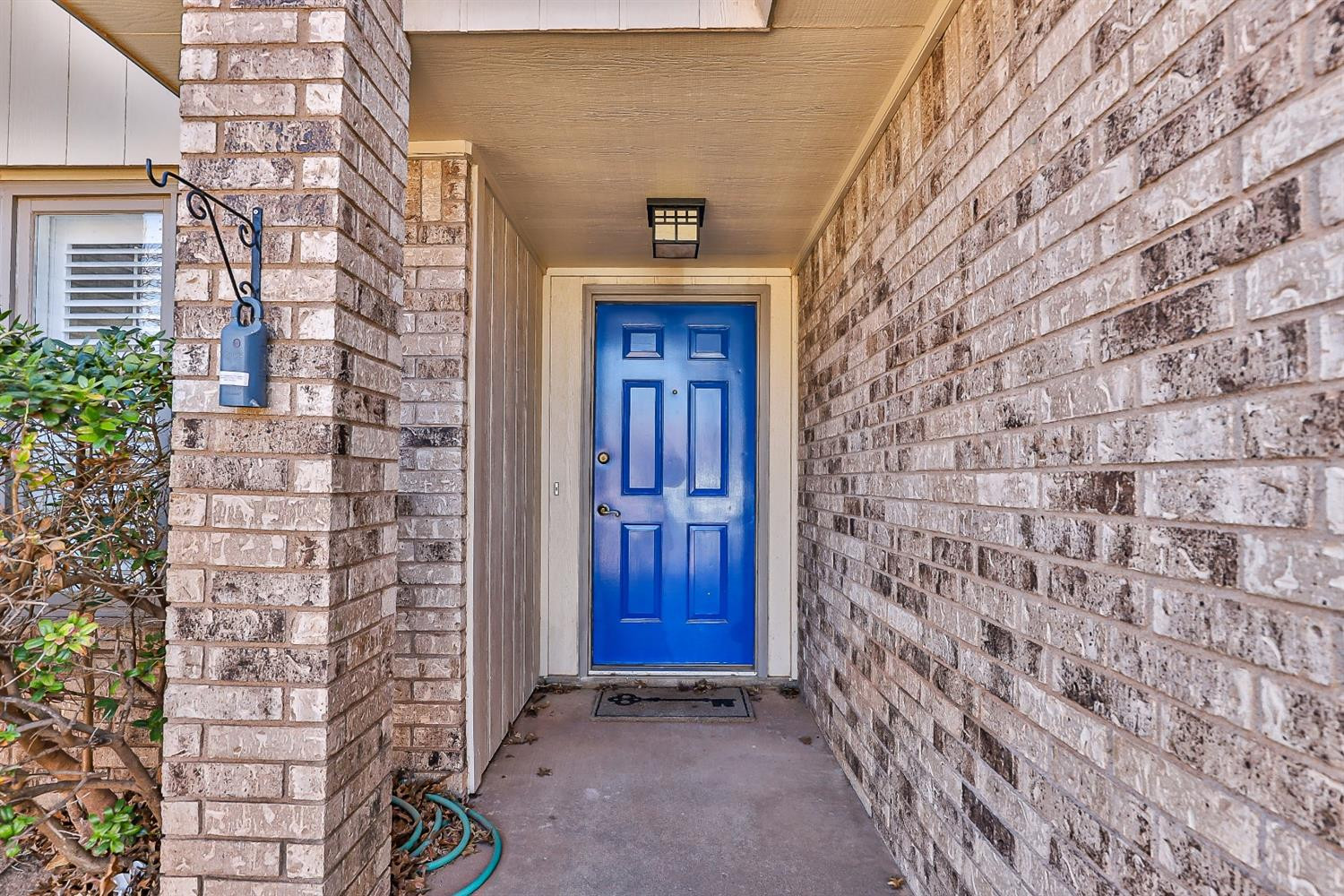 5221 84th Street Lubbock, TX 79424 - Photo 3 of 42 a view of an entryway door