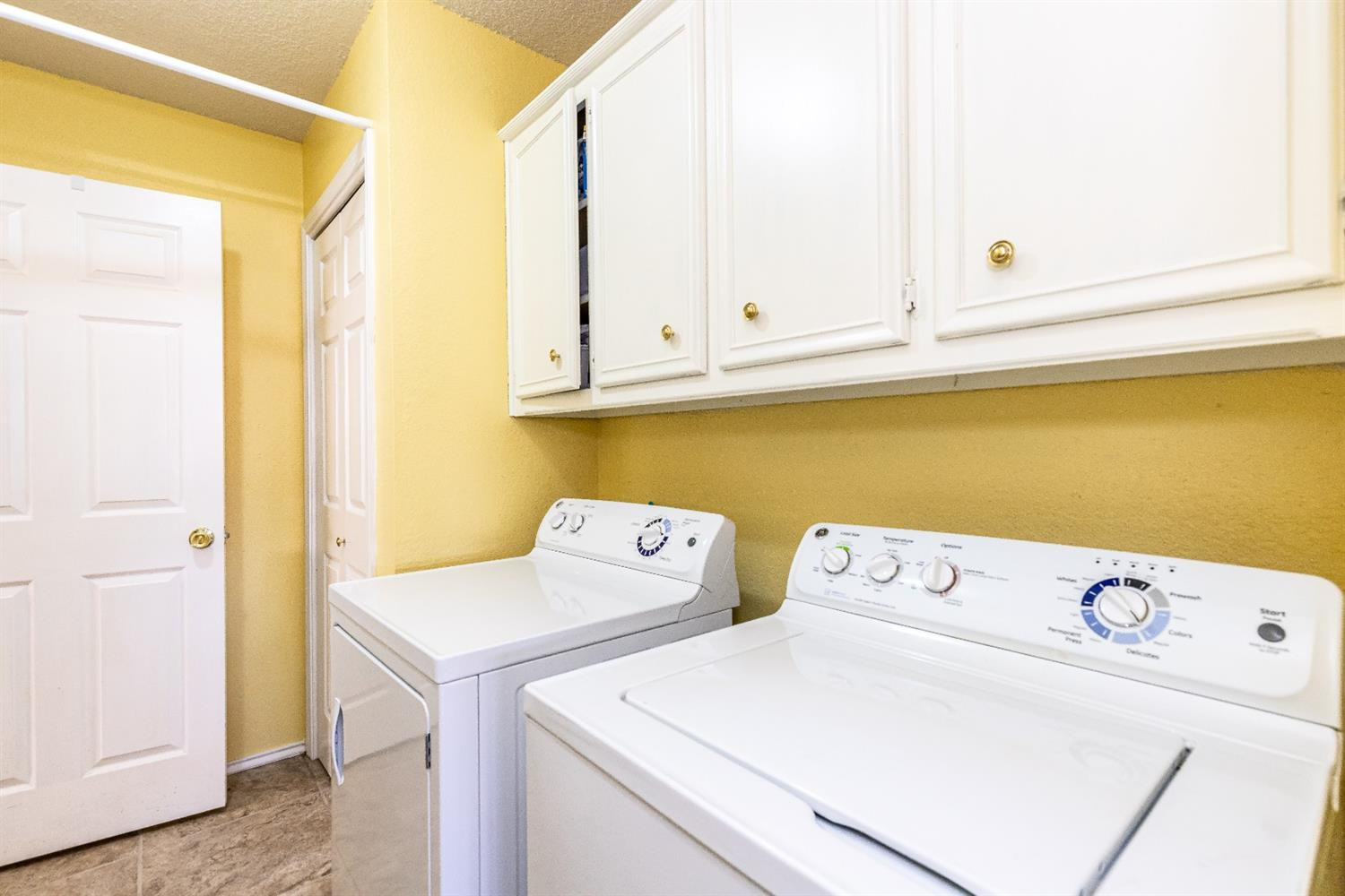 5221 84th Street Lubbock, TX 79424 - Photo 34 of 42 a utility room with dryer and washer