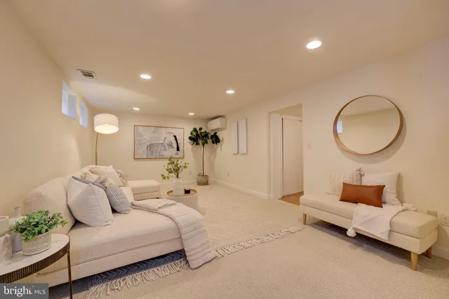 $639,000 | 6717 44th Avenue, Hyattsville, MD 20782