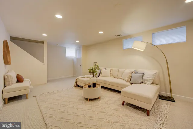 $639,000 | 6717 44th Avenue, Hyattsville, MD 20782