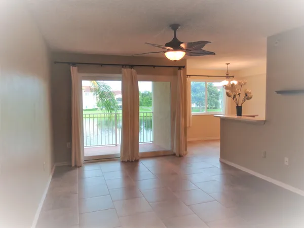 $1,500 | 1650 North 42ND Circle, Unit 206, Vero Beach, FL 32967