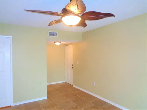 $1,500 | 1650 North 42ND Circle, Unit 206, Vero Beach, FL 32967