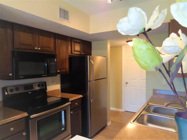 $1,500 | 1650 North 42ND Circle, Unit 206, Vero Beach, FL 32967