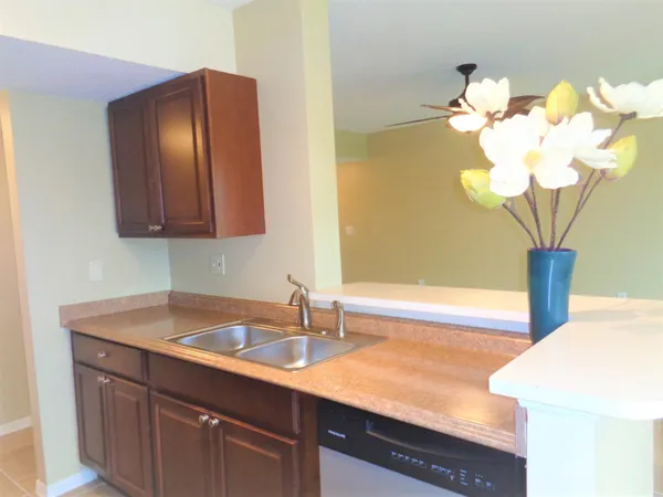 $1,500 | 1650 North 42ND Circle, Unit 206, Vero Beach, FL 32967