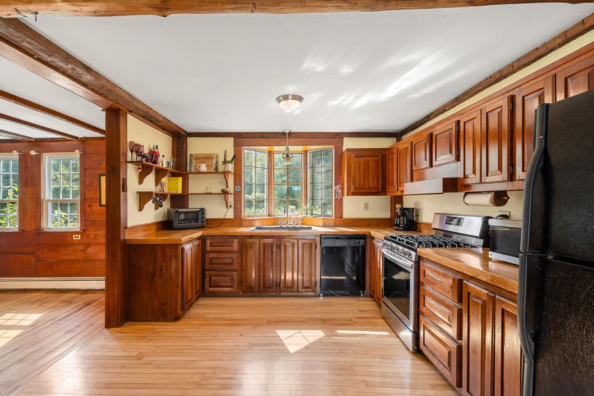239 Thorndike Road Weare, NH 03281 - Photo 3 of 39 Gallery Image 3