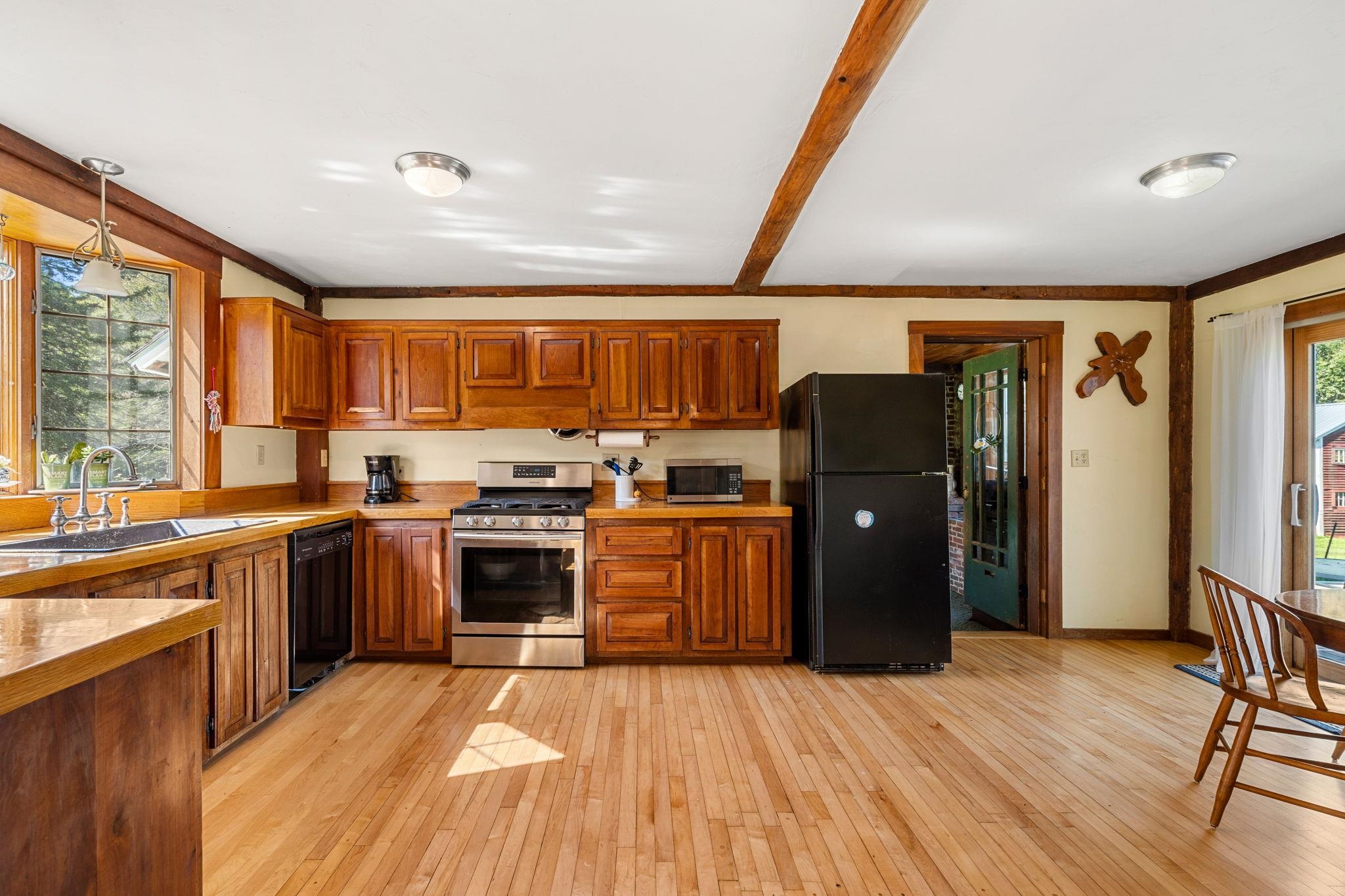239 Thorndike Road Weare, NH 03281 - Photo 5 of 39 Gallery Image 5