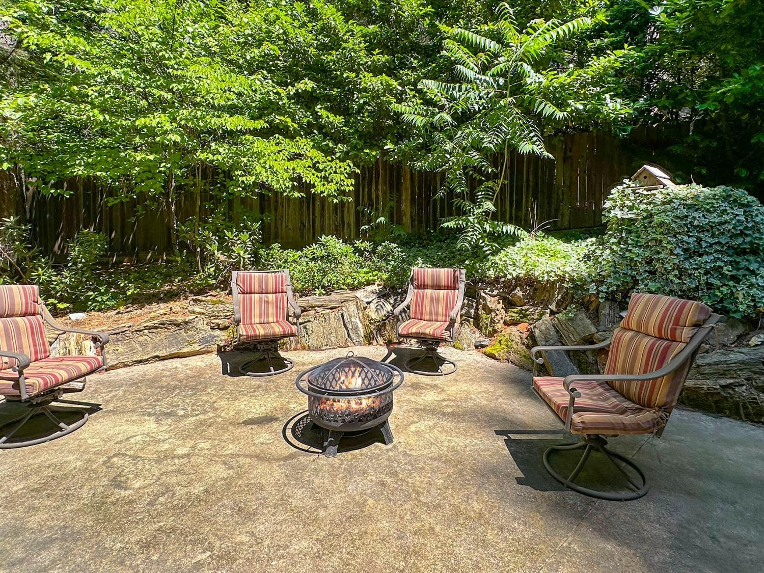 16878 Pasquale Road Nevada City, CA 95959 - Photo 21 of 36 a view of a patio with table and chairs potted plants and a large tree