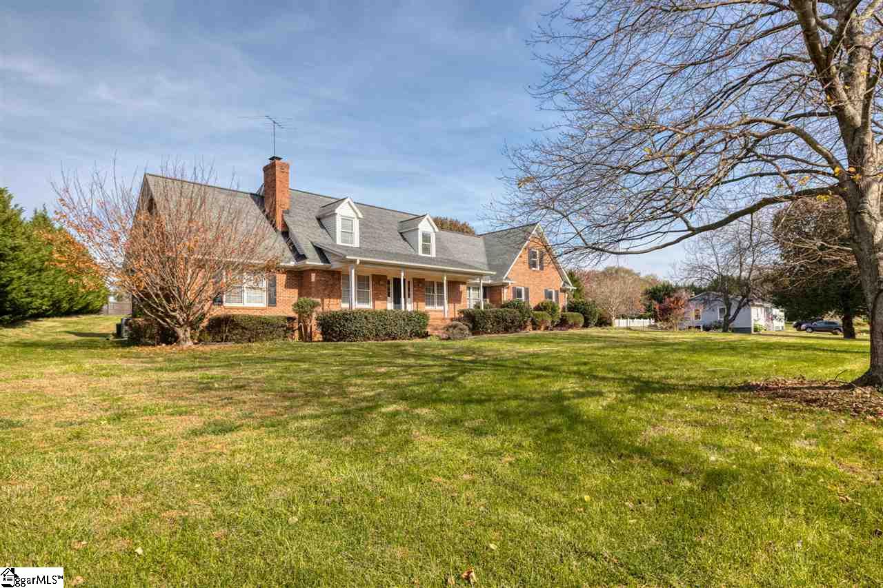 924 Ansel School Road Greer, SC 29651 - Photo 3 of 36
