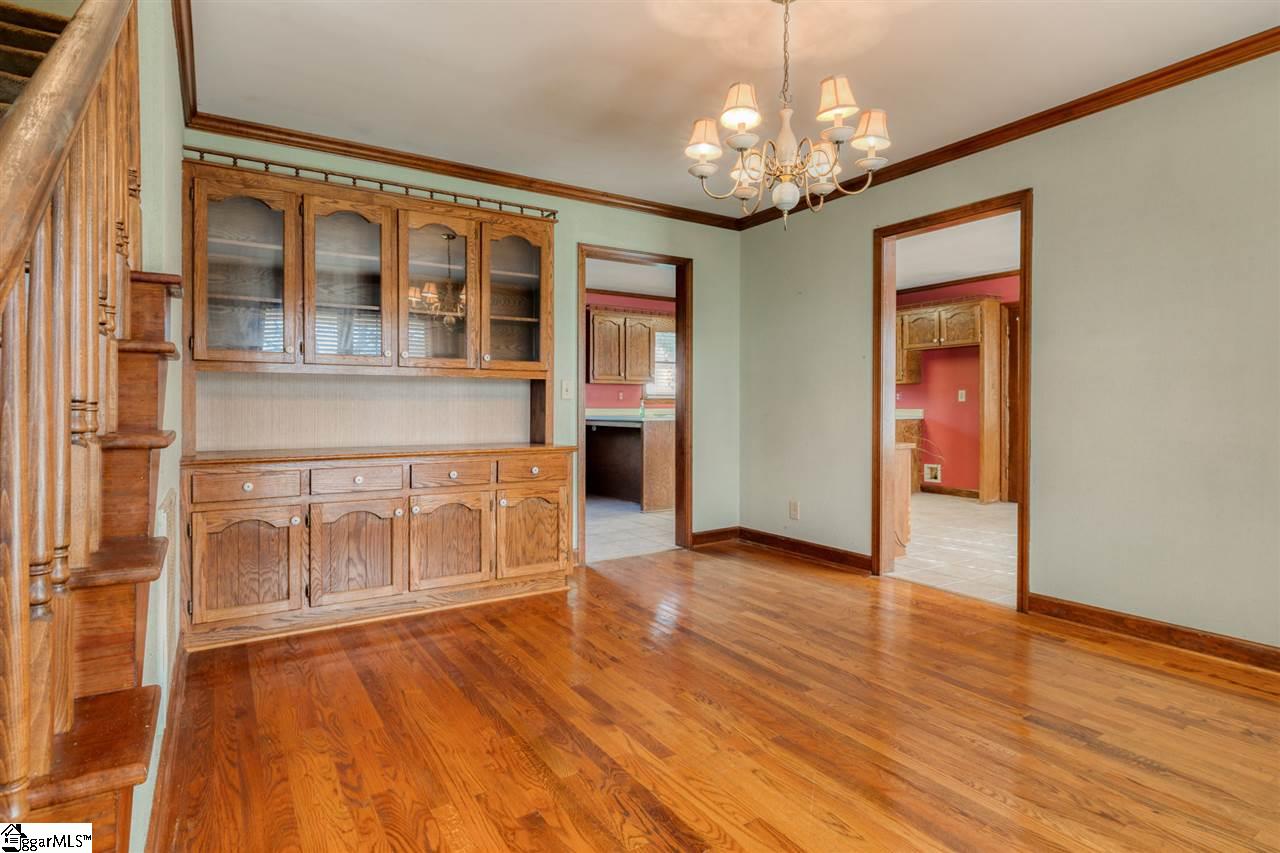 924 Ansel School Road Greer, SC 29651 - Photo 8 of 36