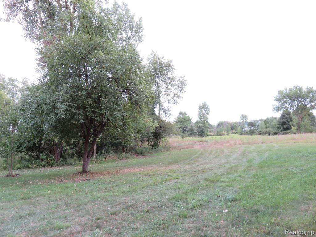5 A Fisher Road Howell, MI 48855 - Photo 4 of 6