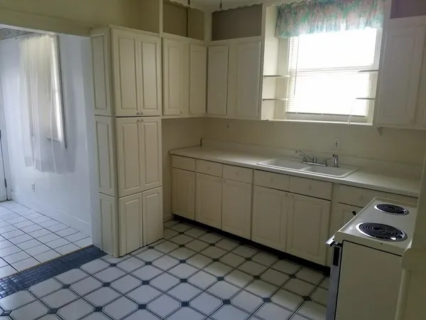 $219,000 | 840 Superior Boulevard, Wyandotte, MI 48192