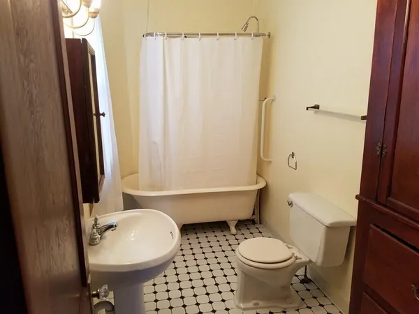 $219,000 | 840 Superior Boulevard, Wyandotte, MI 48192