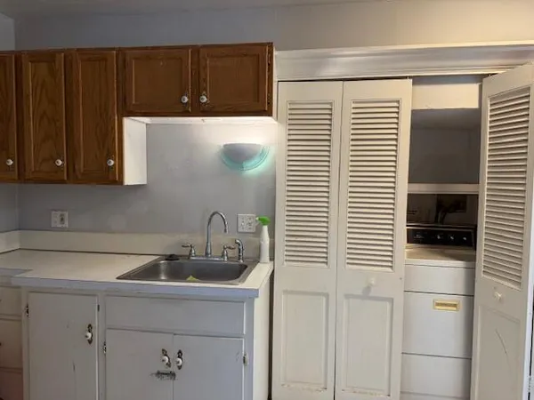 $219,000 | 840 Superior Boulevard, Wyandotte, MI 48192