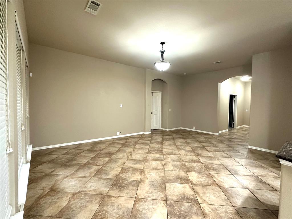 7255 Rueda Grand Prairie, TX 75054 - Photo 5 of 16