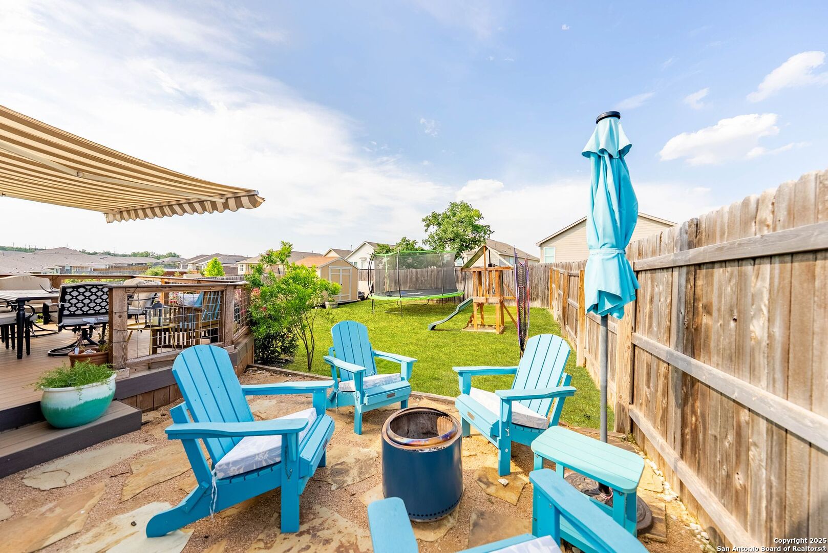 5483 Jasmine Bulverde, TX 78163 - Photo 36 of 71 a view of an chairs and tables in the balcony