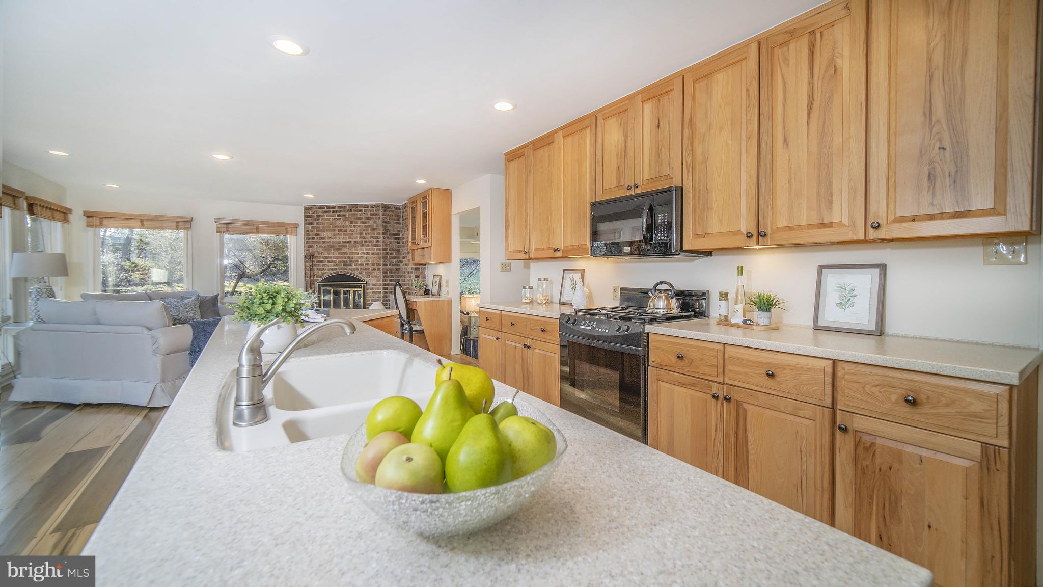 339 High Ridge Road Chadds Ford, PA 19317 - Photo 10 of 28 Elongated Corian Countertop Island