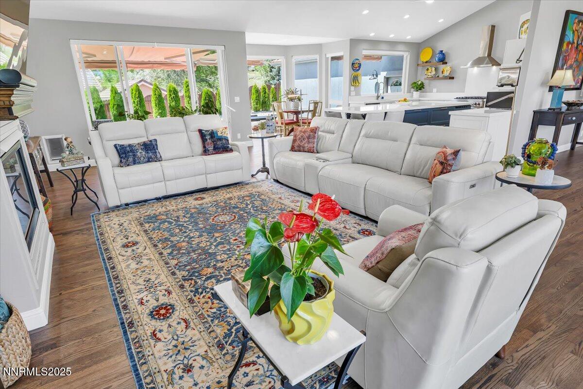 346 Wolf Run Court Reno, NV 89511 - Photo 11 of 56 3 c