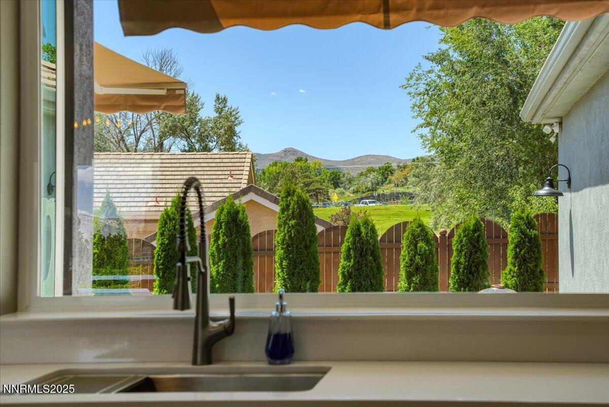 346 Wolf Run Court Reno, NV 89511 - Photo 21 of 56 4 e