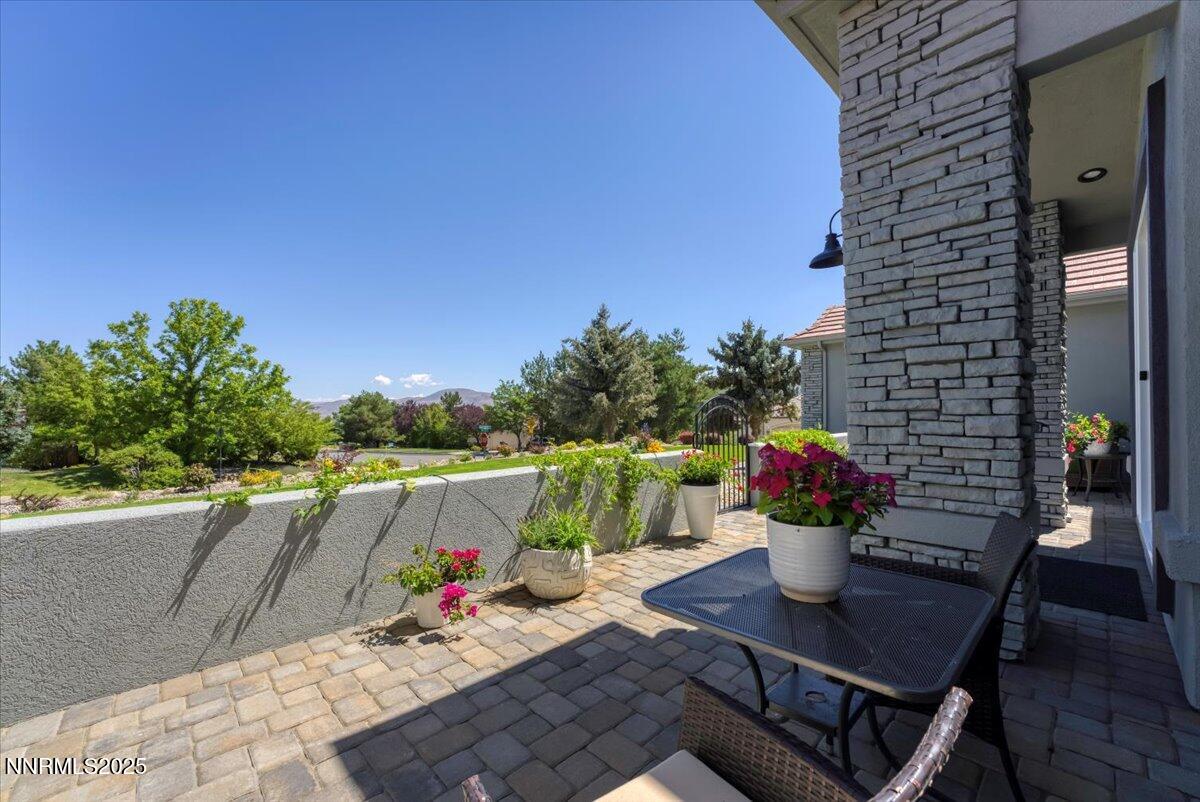 346 Wolf Run Court Reno, NV 89511 - Photo 9 of 56 2 d