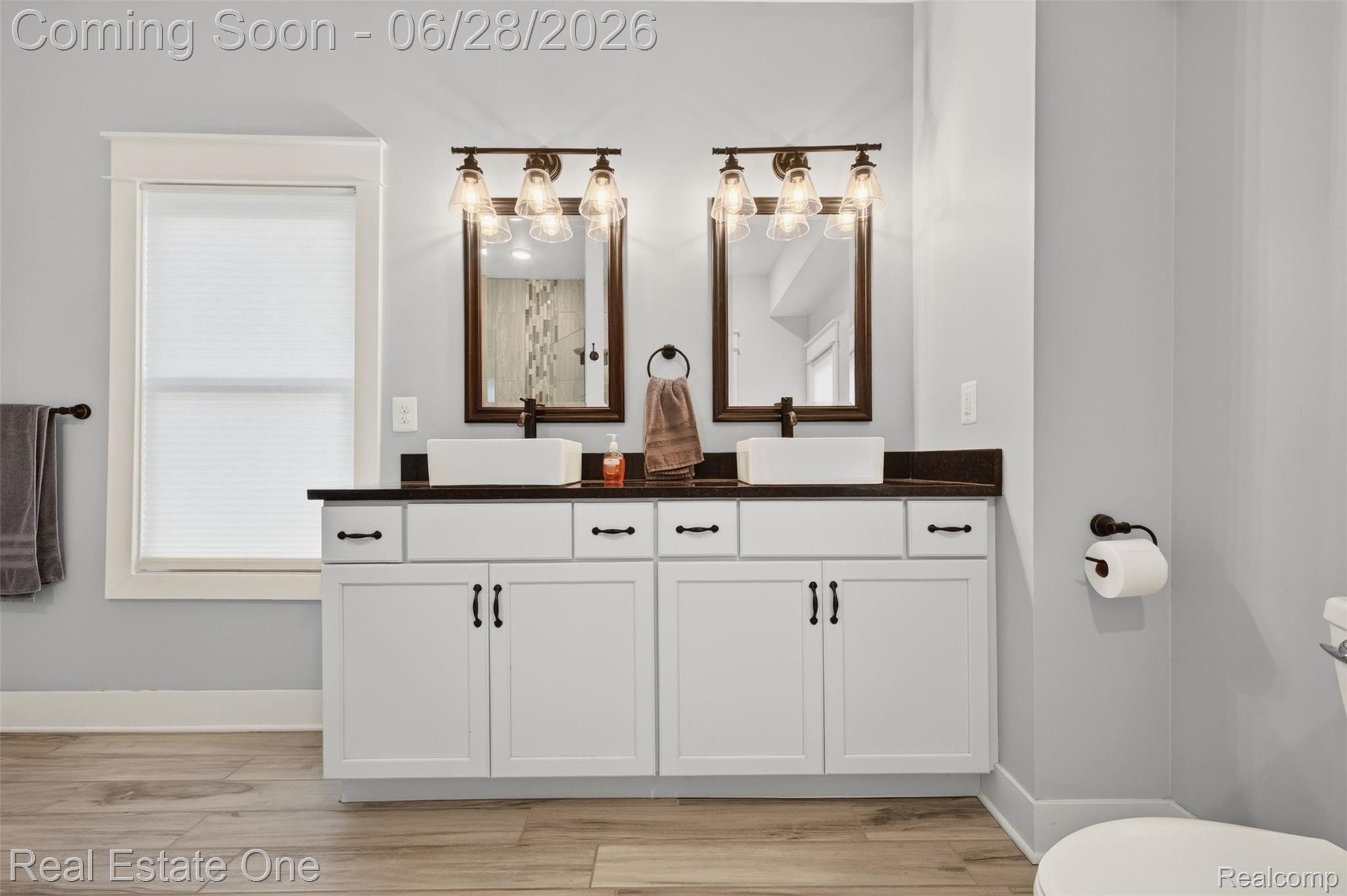 2355 South Sashabaw Road Ortonville, MI 48462 - Photo 16 of 57 16) Primary Suite.jpg