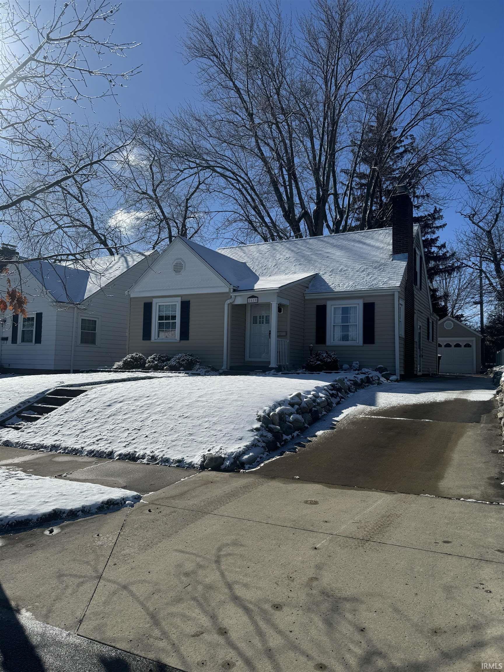 1619 Cherokee Road Fort Wayne, IN 46808 - Photo 1 of 18