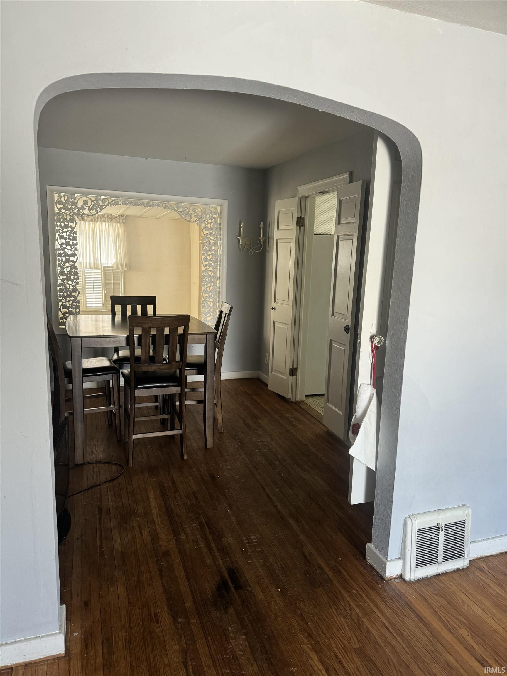 1619 Cherokee Road Fort Wayne, IN 46808 - Photo 4 of 18