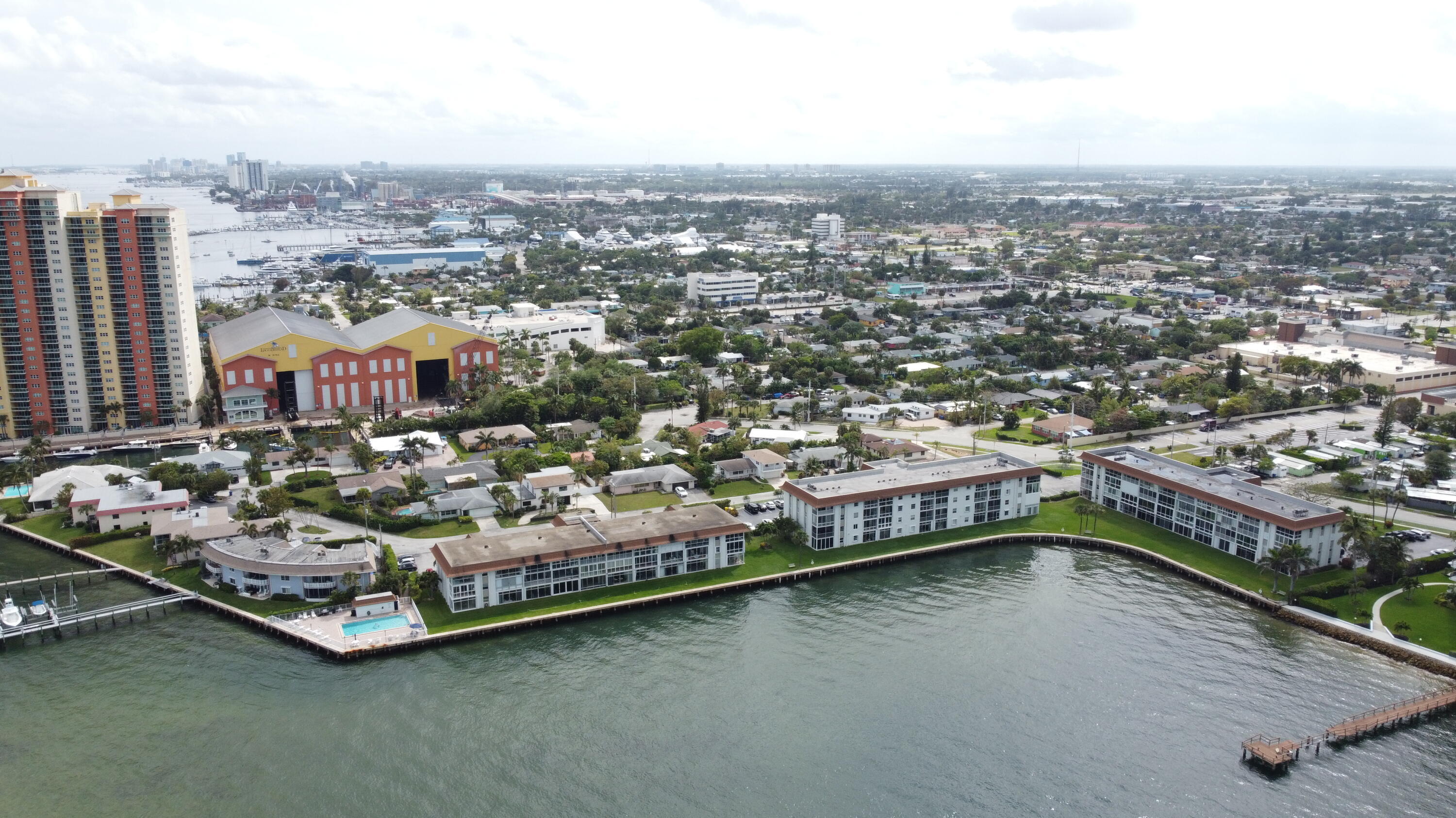 410 Wilma Circle, Unit 308 Riviera Beach, FL 33404 - Photo 18 of 27 a view of a city