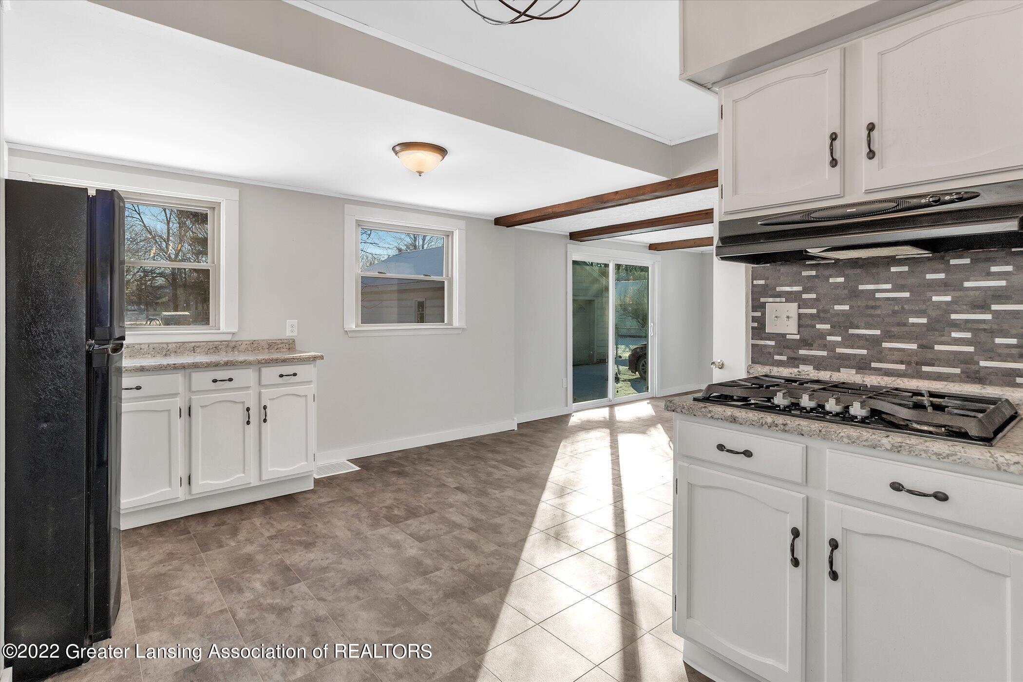 609 South Cochran Road Charlotte, MI 48813 - Photo 12 of 38 12--609-S-Cochran-Ave-WindowStill-Real-E