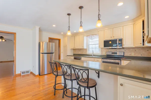 $4,000 | 9 Pleasant Street, Bethel, CT 06801