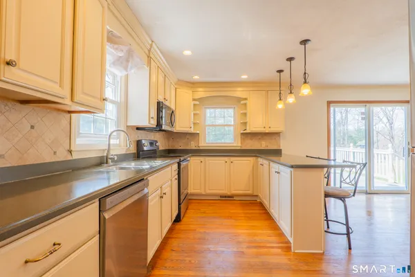 $4,000 | 9 Pleasant Street, Bethel, CT 06801