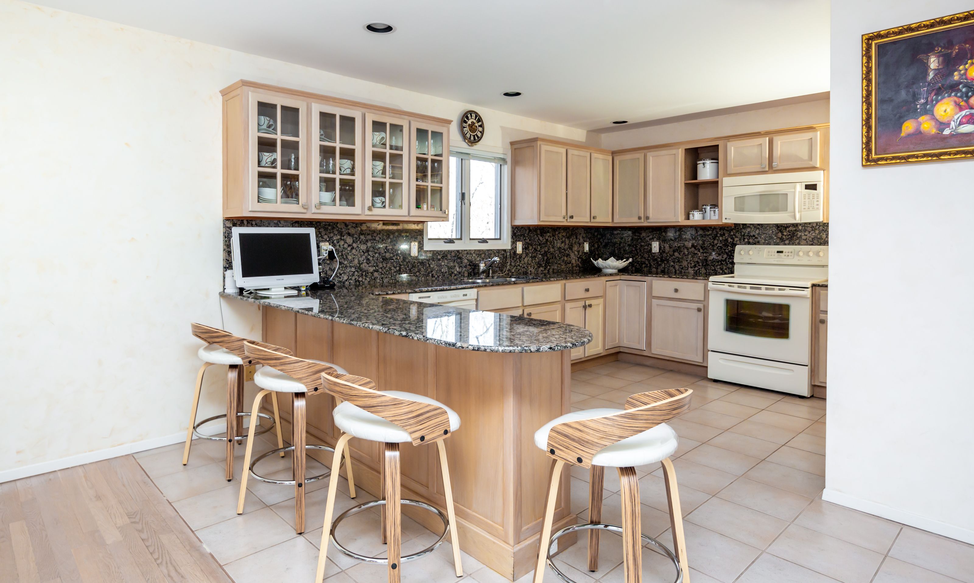 2784 Deerfield Road Sag Harbor, NY 11963 - Photo 3 of 18