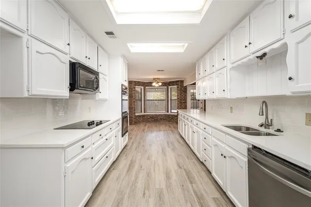 $475,000 | 7401 Windcrest Court North, North Richland Hills, TX 76182