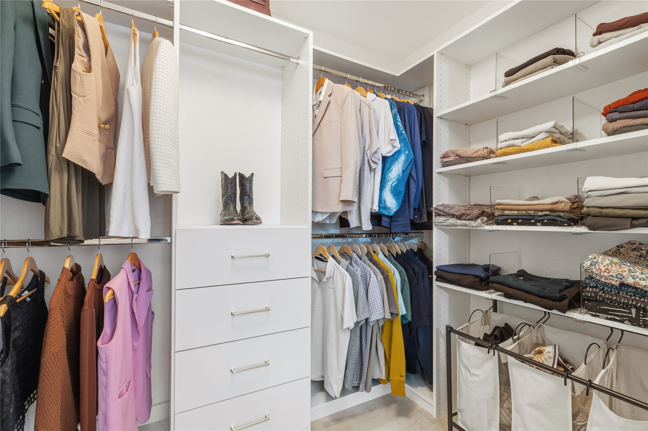 7400 South Glenn Street Austin, TX 78744 - Photo 16 of 36 View of walk in closet
