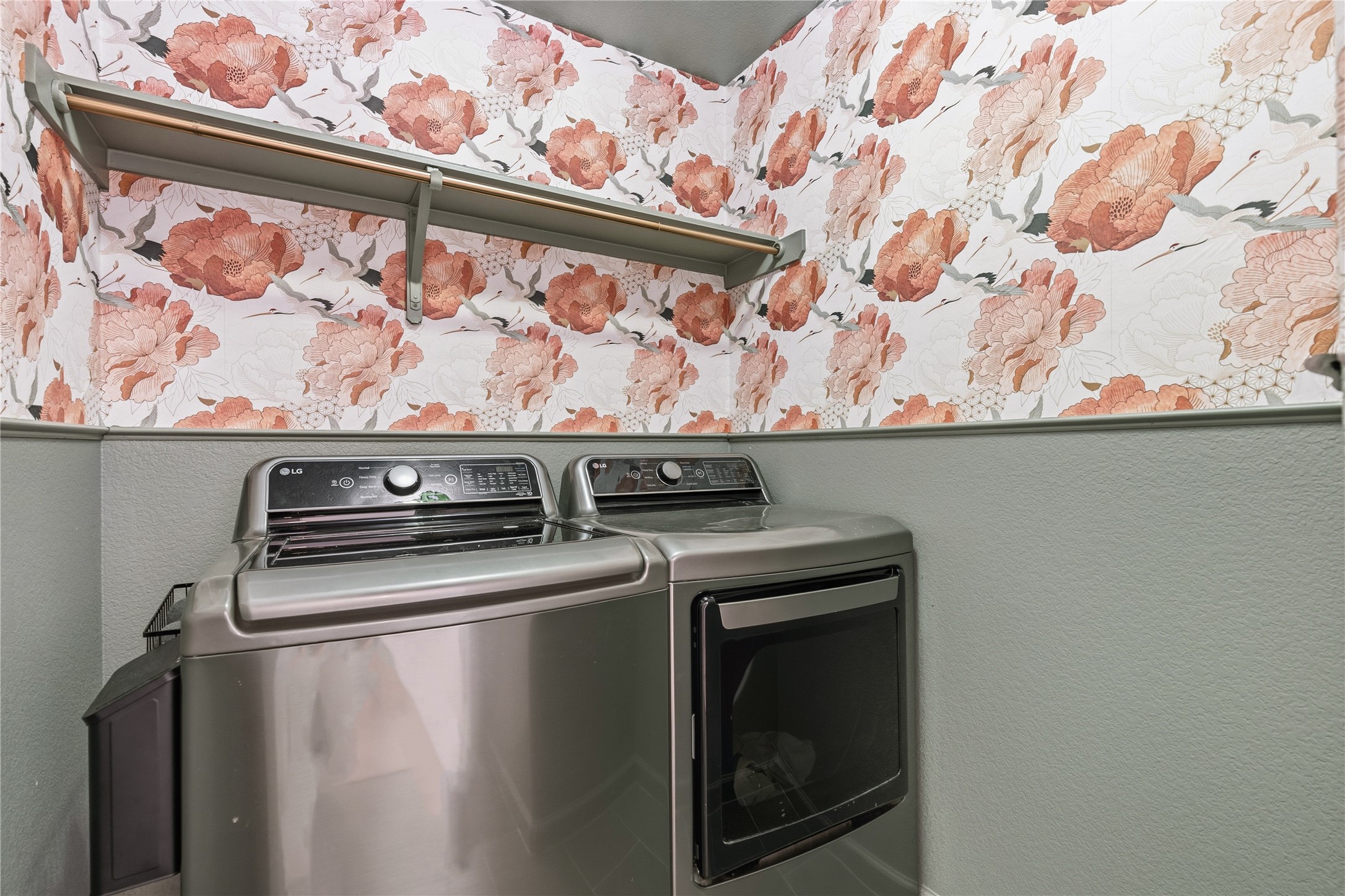 7400 South Glenn Street Austin, TX 78744 - Photo 23 of 36 Laundry area featuring separate washer and dryer