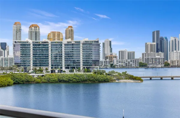 $1,699,000 | 3300 Northeast 188th Street, Unit 812, Aventura, FL 33180