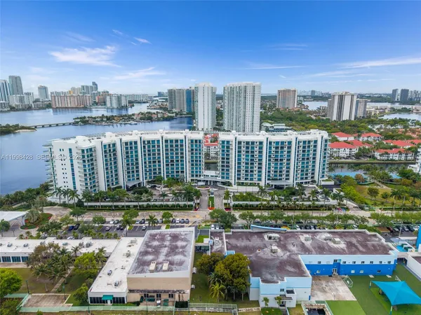 $1,699,000 | 3300 Northeast 188th Street, Unit 812, Aventura, FL 33180