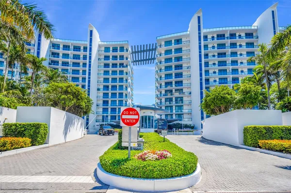 $1,699,000 | 3300 Northeast 188th Street, Unit 812, Aventura, FL 33180