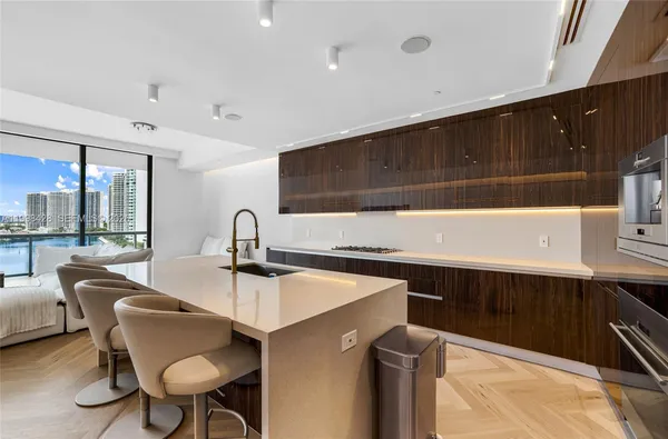 $1,699,000 | 3300 Northeast 188th Street, Unit 812, Aventura, FL 33180