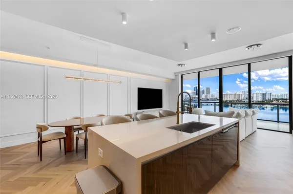 $1,699,000 | 3300 Northeast 188th Street, Unit 812, Aventura, FL 33180