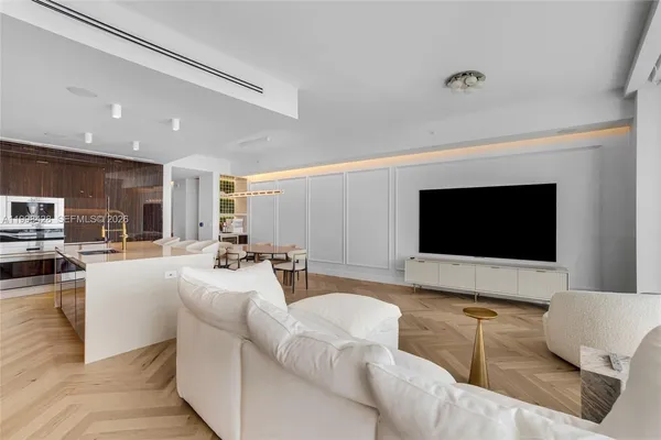$1,699,000 | 3300 Northeast 188th Street, Unit 812, Aventura, FL 33180