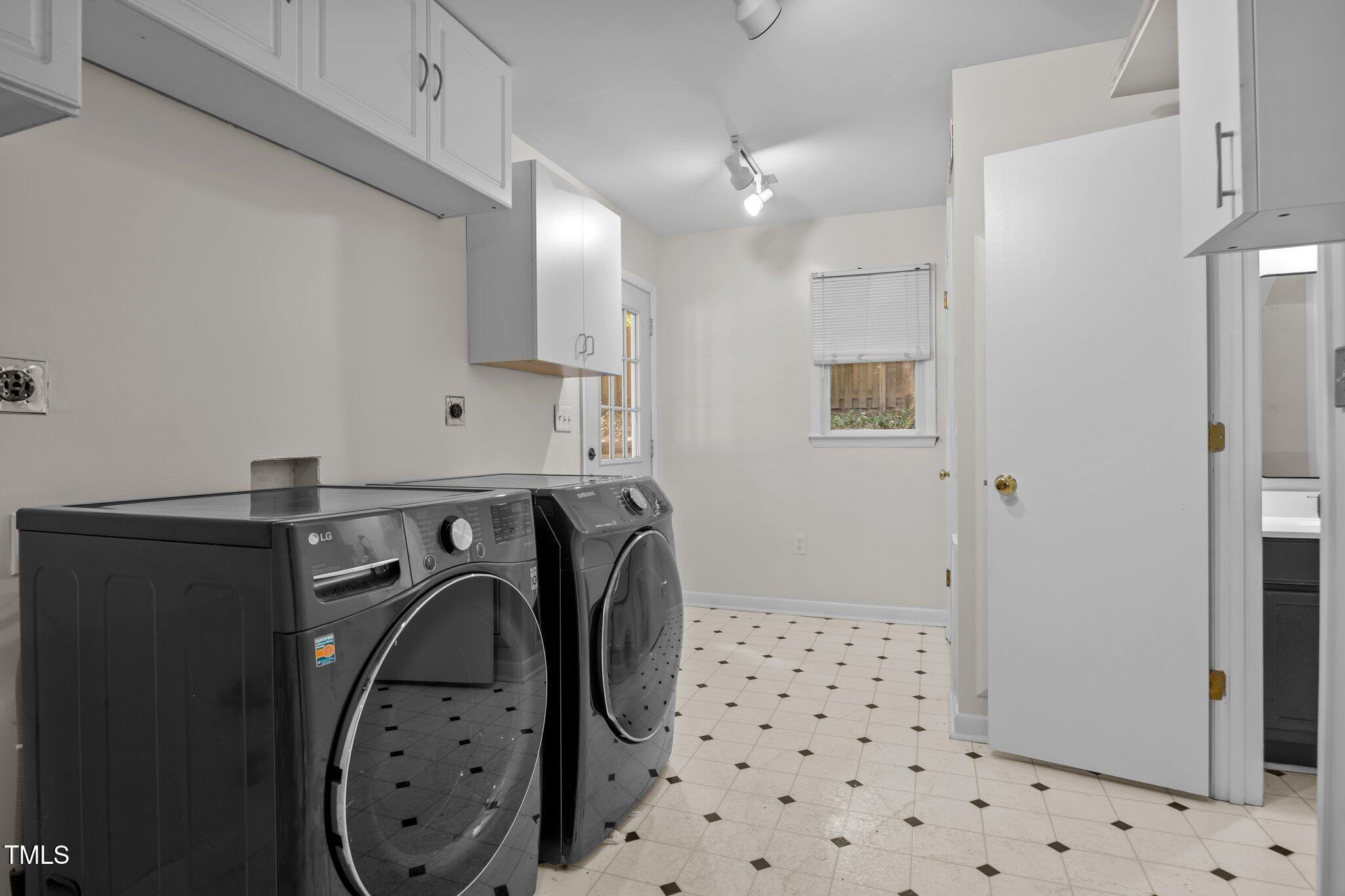 5257 Vann Street Raleigh, NC 27606 - Photo 19 of 28 Laundry