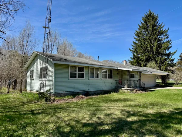 $179,900 | 271 McLaren Lake Road, Hesperia, MI 49421
