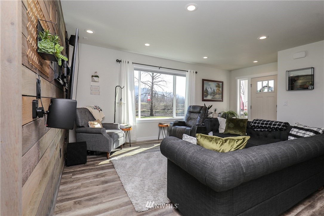 105 Cook Ferry Road Castle Rock, WA 98611 - Photo 5 of 24 Gallery Image 5