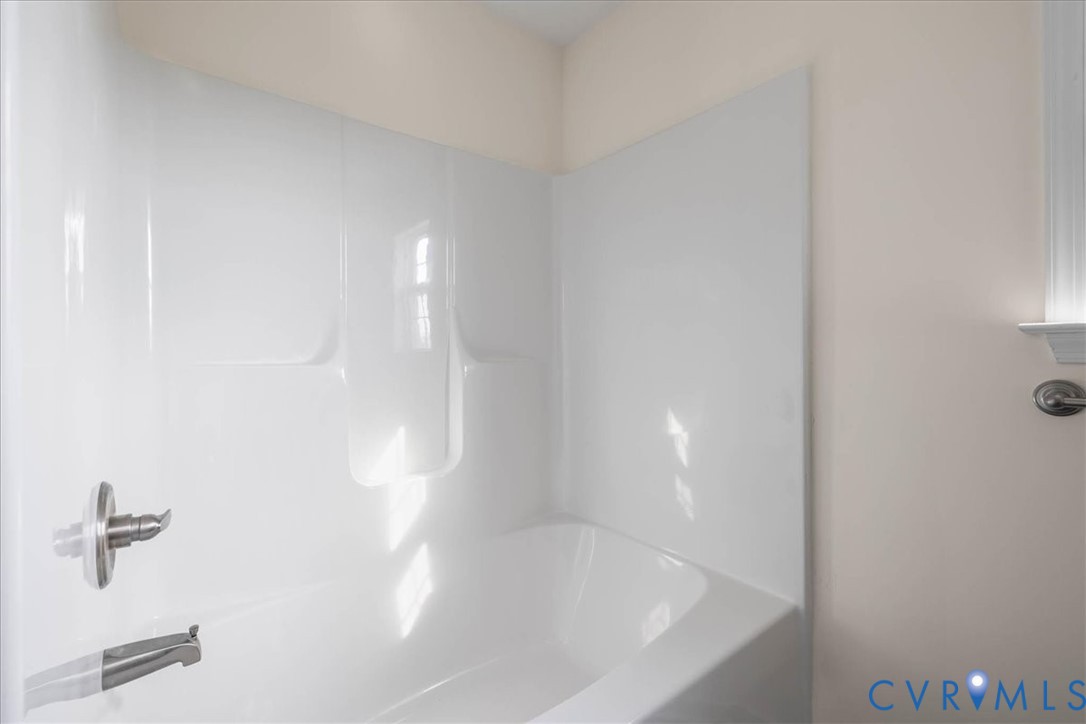 11325 Webb Road Disputanta, VA 23842 - Photo 15 of 32 a bathroom with a bathtub