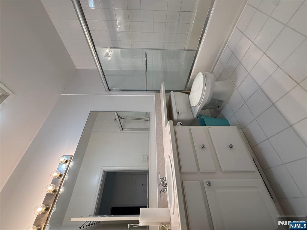 120 The Promenade, Unit 120 Edgewater, NJ 07020 - Photo 7 of 14