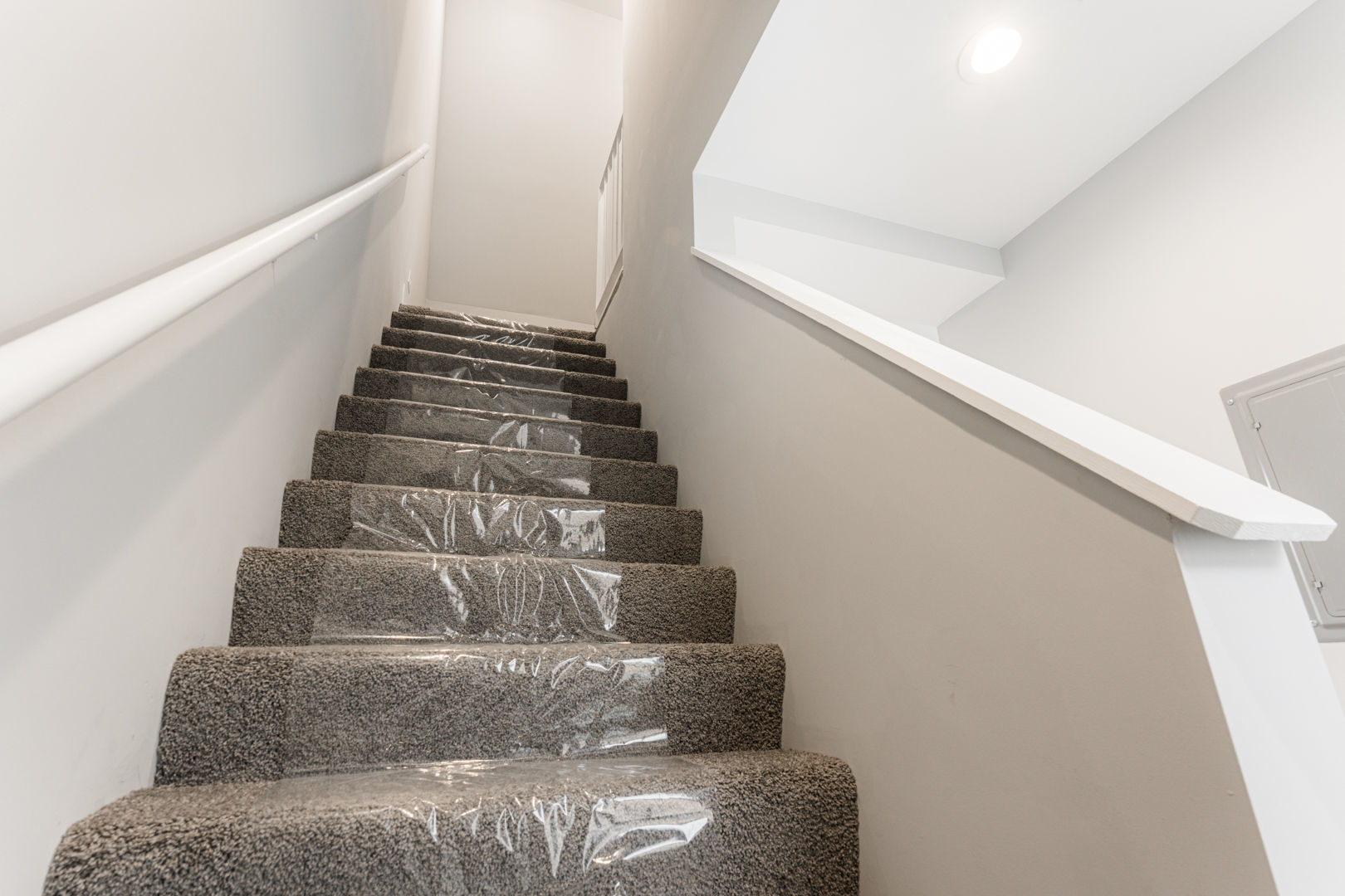 926 West 32nd Place, Unit 2F Chicago, IL 60608 - Photo 11 of 18 a view of entryway