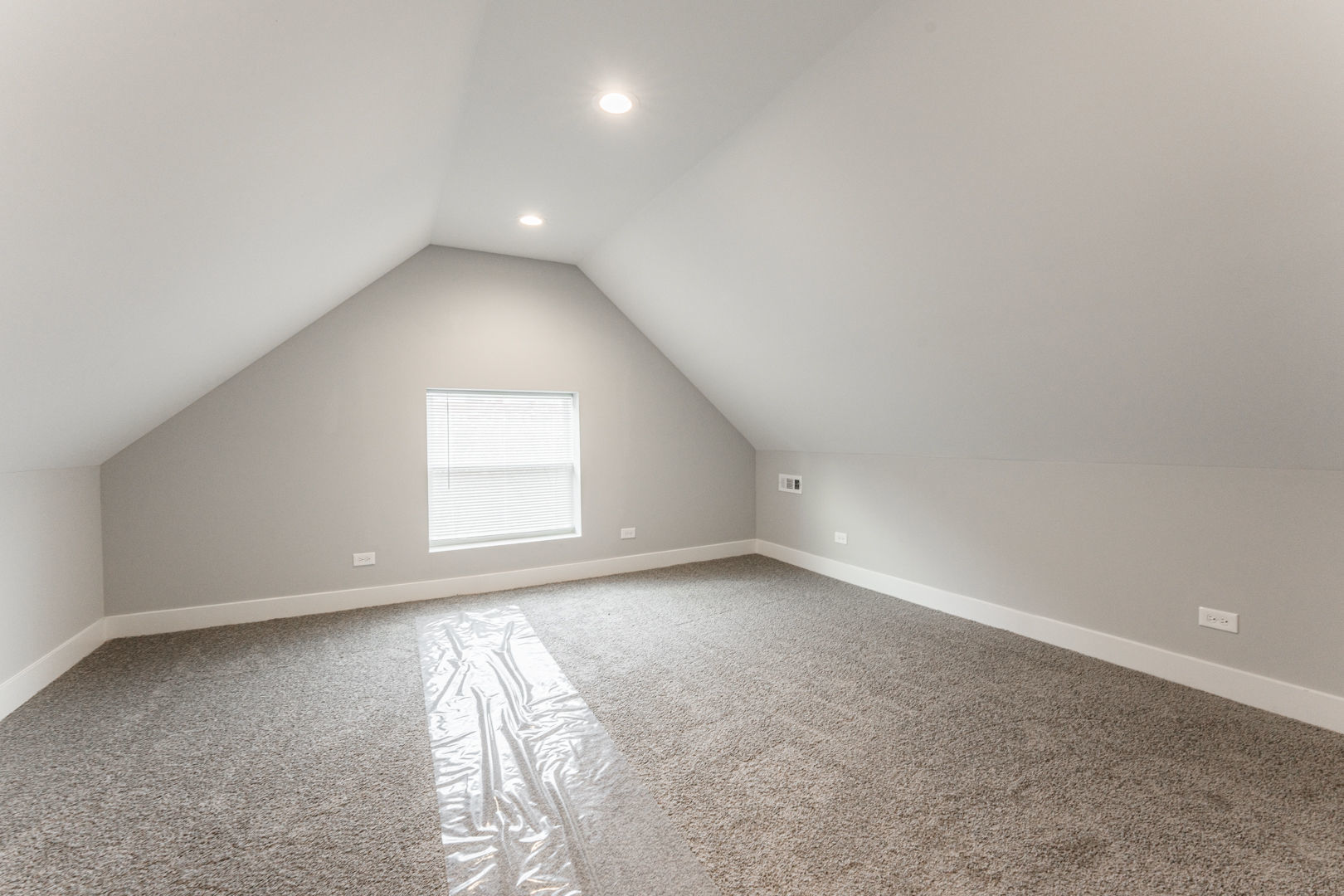 926 West 32nd Place, Unit 2F Chicago, IL 60608 - Photo 13 of 18 an empty room with a window