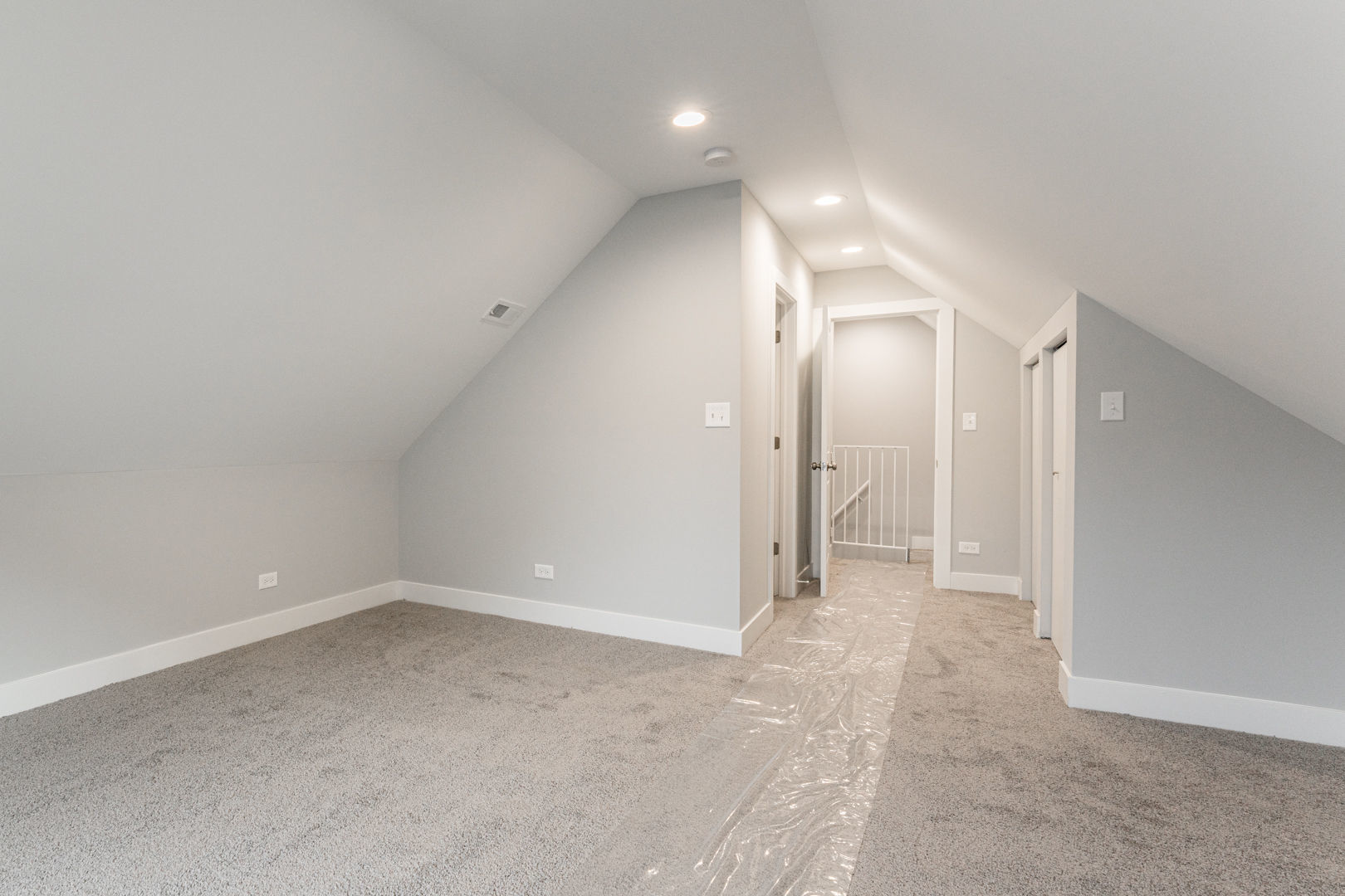 926 West 32nd Place, Unit 2F Chicago, IL 60608 - Photo 14 of 18 a view of an empty room