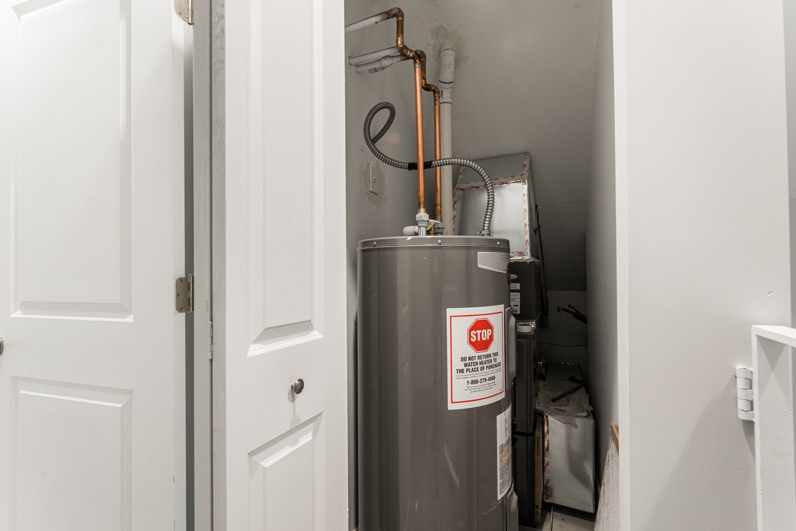 926 West 32nd Place, Unit 2F Chicago, IL 60608 - Photo 18 of 18 a utility room with dryer and washer